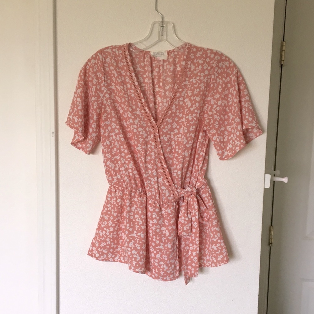 SIENNA SKY•Pink+white floral blouse
